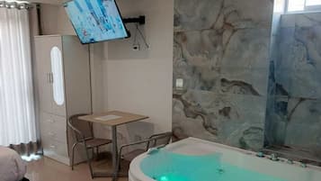 Habitación superior | Edredón y wifi gratis
