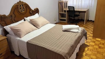 3 slaapkamers, een strijkplank/strijkijzer, wifi, beddengoed