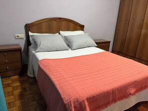 3 Schlafzimmer, Bügeleisen/Bügelbrett, WLAN, Bettwäsche