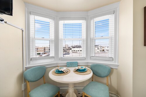 The Aqua Cove - Cozy Unit for Two - BEACH BLOCK