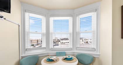 The Aqua Cove - Cozy Unit for Two - BEACH BLOCK