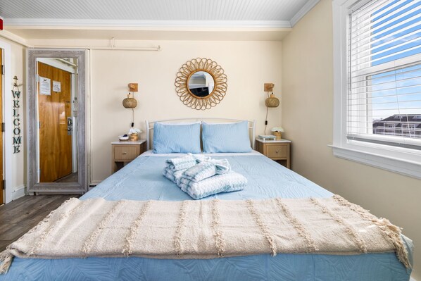 1 bedroom, iron/ironing board, free WiFi, bed sheets - The Aqua Cove - Cozy Unit for Two - BEACH BLOCK (Ocean City)