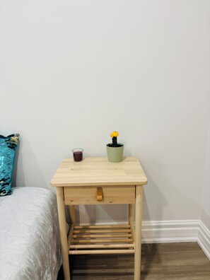 1 bedroom, WiFi, bed sheets - Private room with shared bathroom (5minutos Honda) (New Tecumseth)