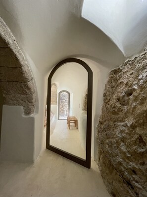 Interior - Paleopoli Cave House (Kythira)