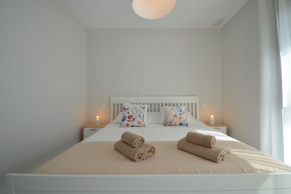 2 chambres, fer et planche à repasser, Wi-Fi gratuit, draps fournis