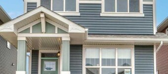 Spacious Room Near Chestermere Lake