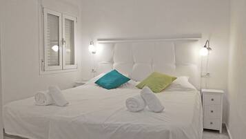 3 slaapkamers, een strijkplank/strijkijzer, gratis wifi, beddengoed