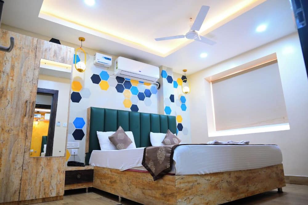 DhamStay Hotel Santosh Inn Near Temple
