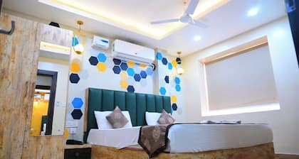 DhamStay Hotel Santosh Inn Near Temple