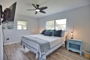 2 bedrooms, in-room safe, iron/ironing board, travel cot - Welcome to Casa Milly! A Charming 2-bedroom house with AC, WiFi in Bradenton (Bradenton)