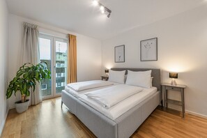 2 Schlafzimmer, Schreibtisch, Bügeleisen/Bügelbrett, kostenloses WLAN