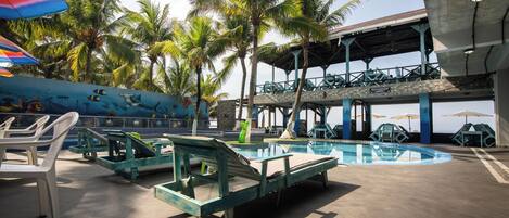 2 piscines a l'aire lliure