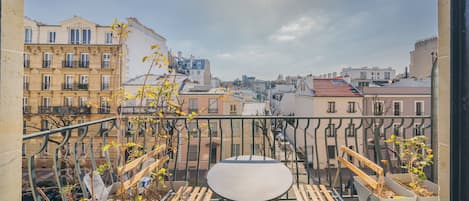 تناول الطعام بالخارج