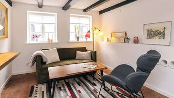 ํ์ฐ์ค | ๋ด๋ถ