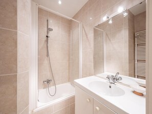 Apartment | Bathroom