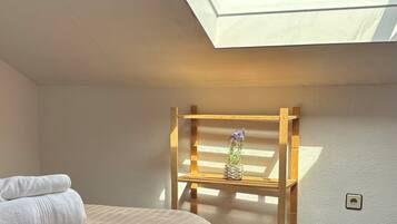4 bedrooms, free WiFi, bed sheets