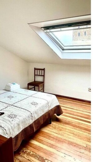 4 bedrooms, bed sheets