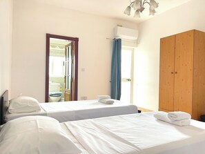3 bedrooms, iron/ironing board, WiFi, bed sheets