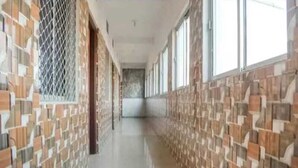 A hallway with patterned walls and large windows. - DhamStay Hotel Glory Near Golden Beach (Puri)