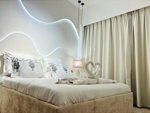 Luxury Apartment, Balcony, City View - Luxury 1BR 5 star Apt Burj Khalifa View (Dubai)