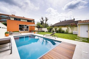 A heated pool - Air-conditioned family home with swimming pool - Bordeaux Caudéran, 10 min from the center (Bordeaux)