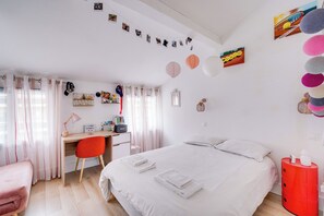 4 bedrooms, iron/ironing board, travel crib, free WiFi