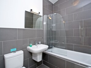 Towels - Una Argentum 63 Carbis Bay (Carbis Bay, near St Ives)