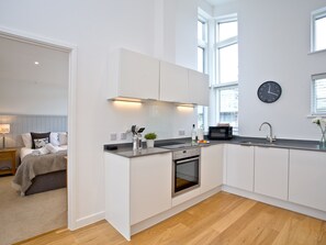 Dishwasher, highchair - Una Argentum 63 Carbis Bay (Carbis Bay, near St Ives)