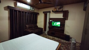 Iron/ironing board, free WiFi - Lajawab Homestay  (Srinagar)