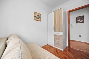2 bedrooms, iron/ironing board