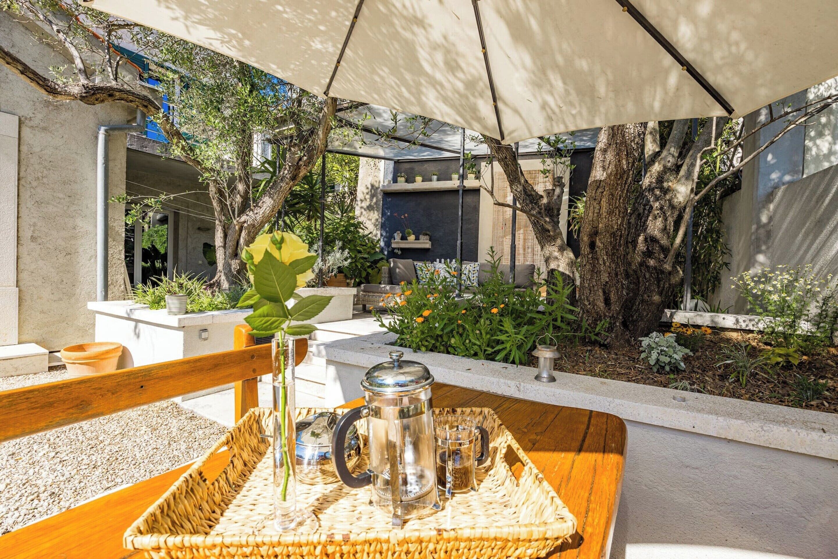 Apartment | Outdoor dining