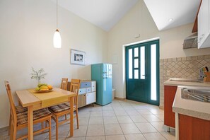 Dining - Studio in Rab Near Sandy Beach and Jacuzzi (Rab)