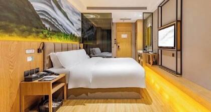 Yuejia Hotel (Yiwu International Trade Mall)