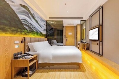 Yuejia Hotel (Yiwu International Trade Mall)