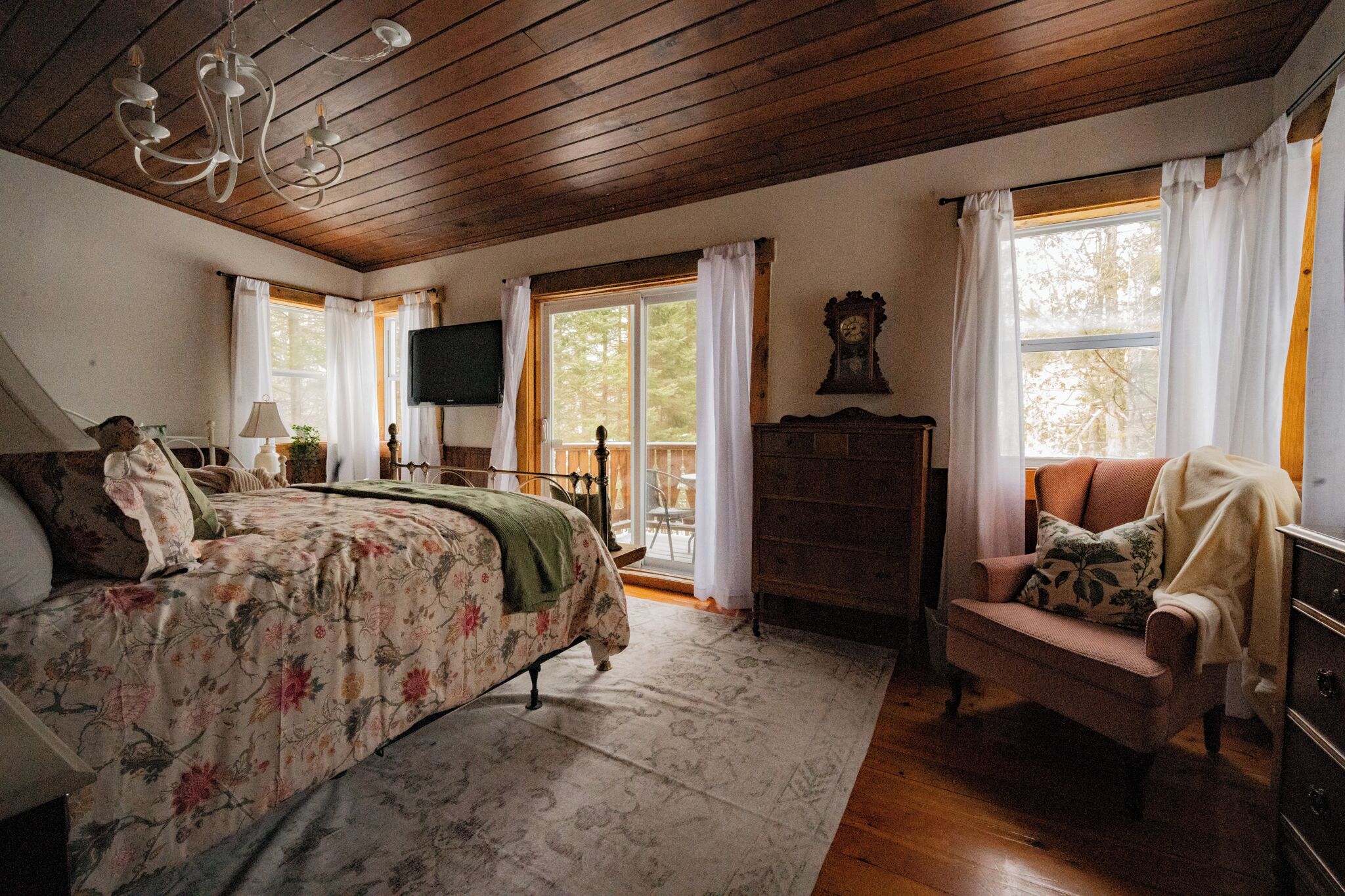 3 Schlafzimmer, Schreibtisch, Bügeleisen/Bügelbrett, Reisekinderbett