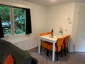Chalet | Dining - Chalet Escape in Antwerp (Lille)