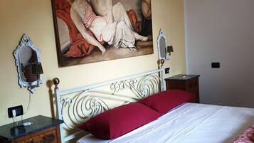 1 bedroom, desk, WiFi, bed sheets