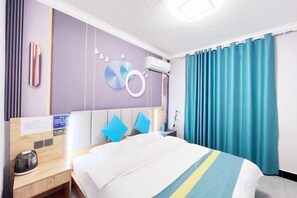 A hotel room with a bed, a bedside table, a wall-mounted air conditioner, and a curtain. - Ziqi Hotel (Shanghai Bay University Town) (Shanghai)