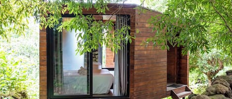1 bedroom, desk, travel cot, free WiFi