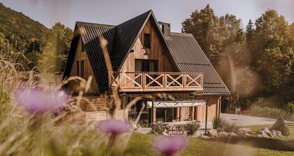We invite you to discover the charm of mountain life in our unique house.