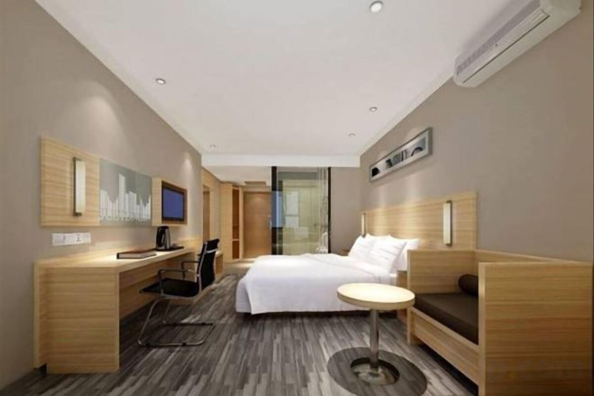 Deluxe Queen Room