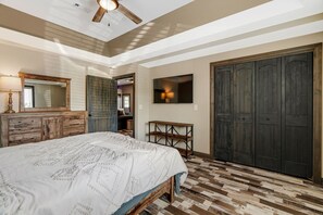 2 室のベッドルーム、セーフティボックス (室内)、アイロン / アイロン台、WiFi