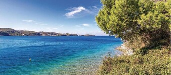 Apartment in Supetarska Draga Near Sandy Beach