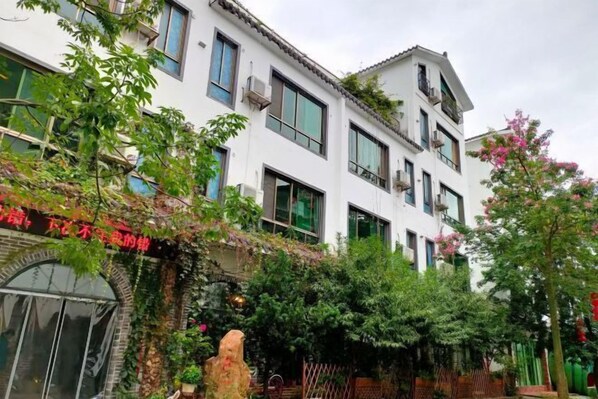 المنشأة من الخارج