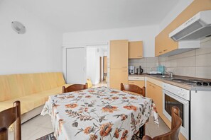 Dining - Seaside Apartment in Rab (Rab)