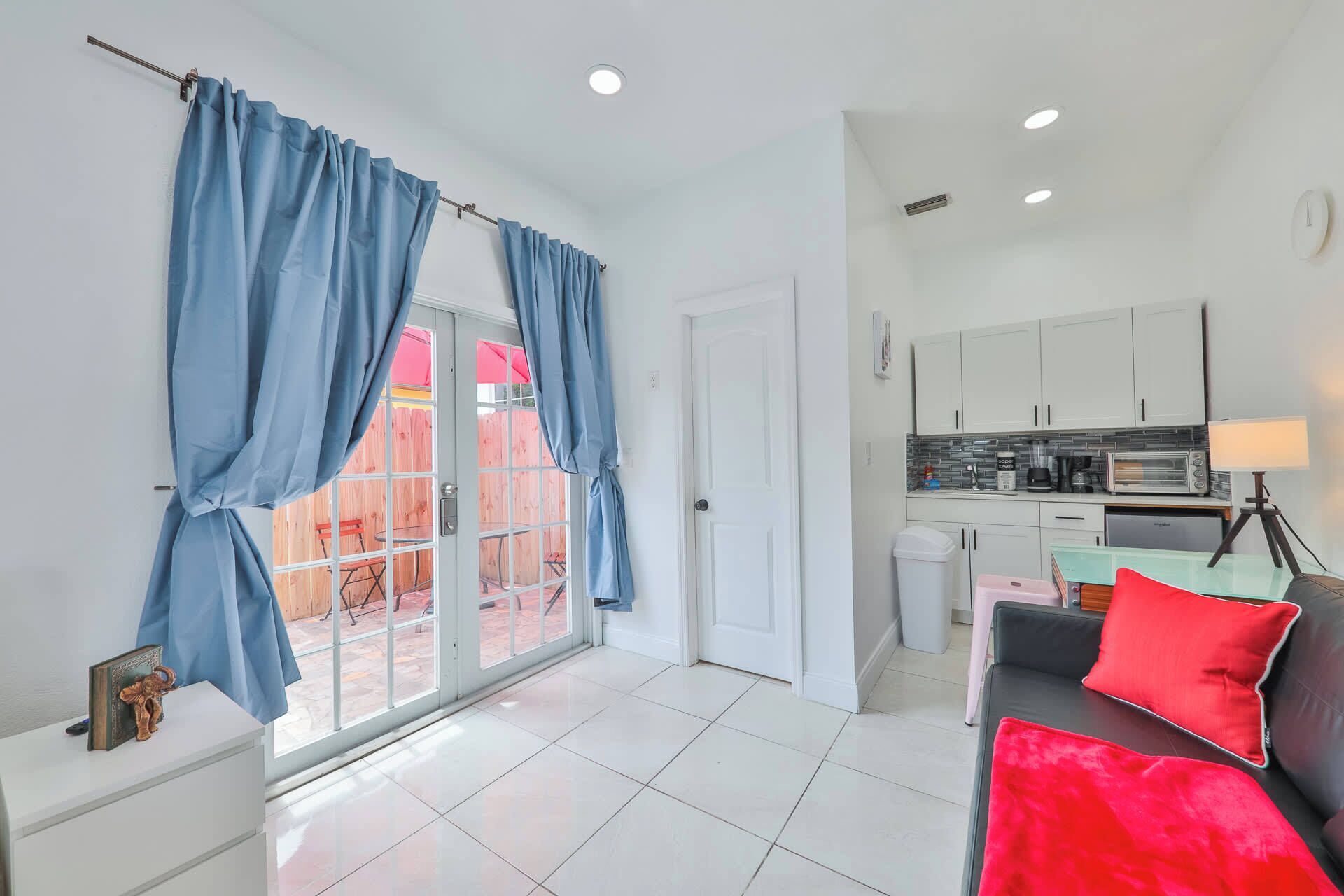 Een smart-tv en een kantoor