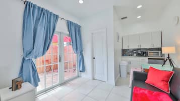 Een smart-tv en een kantoor