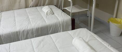 2 bedrooms, iron/ironing board, WiFi