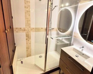 Hair dryer, towels