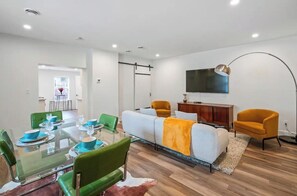 Interior - Coolest vibes, best location in NOTL! (Niagara-on-the-Lake)